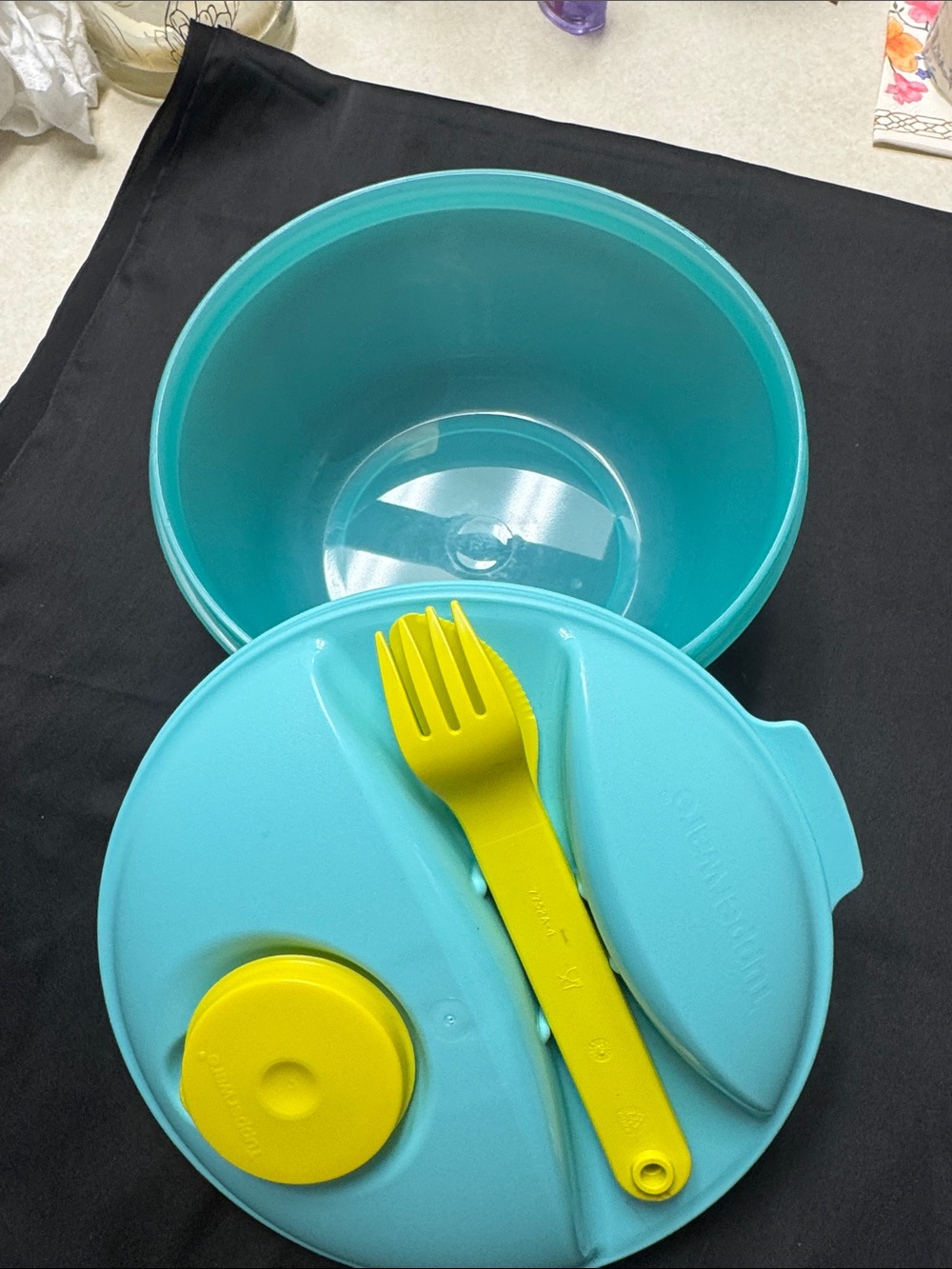 Tupperware Turquoise salad on the go set.